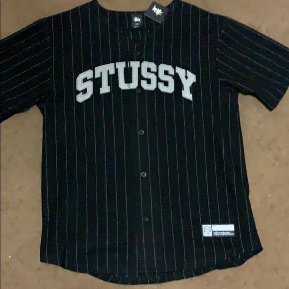 guess red and black shirt